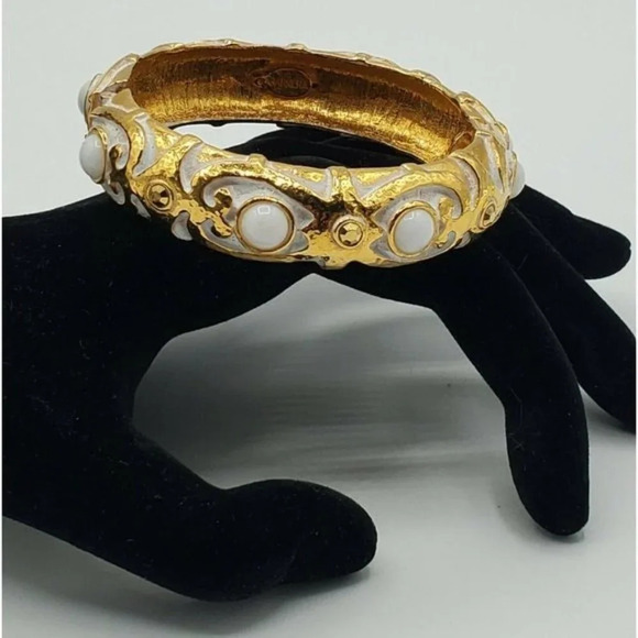 Jose & Maria Barrera Sculpted Hammered White Glass Stone Bangle Bracelet - Picture 7 of 10